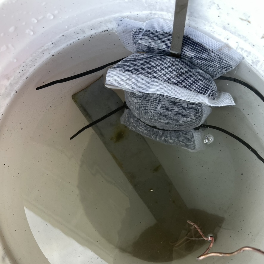 The anode was wrapped in activated carbon for the second blitz test.
